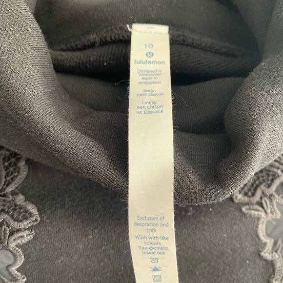 Lululemon Athletica Turtleneck Sweatshirt (M, size 10) - Picture 6 of 6